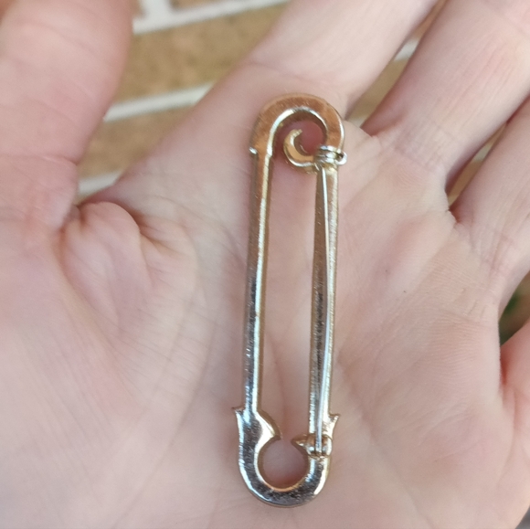 Vintage baguette safety pin brooch - Picture 10 of 11